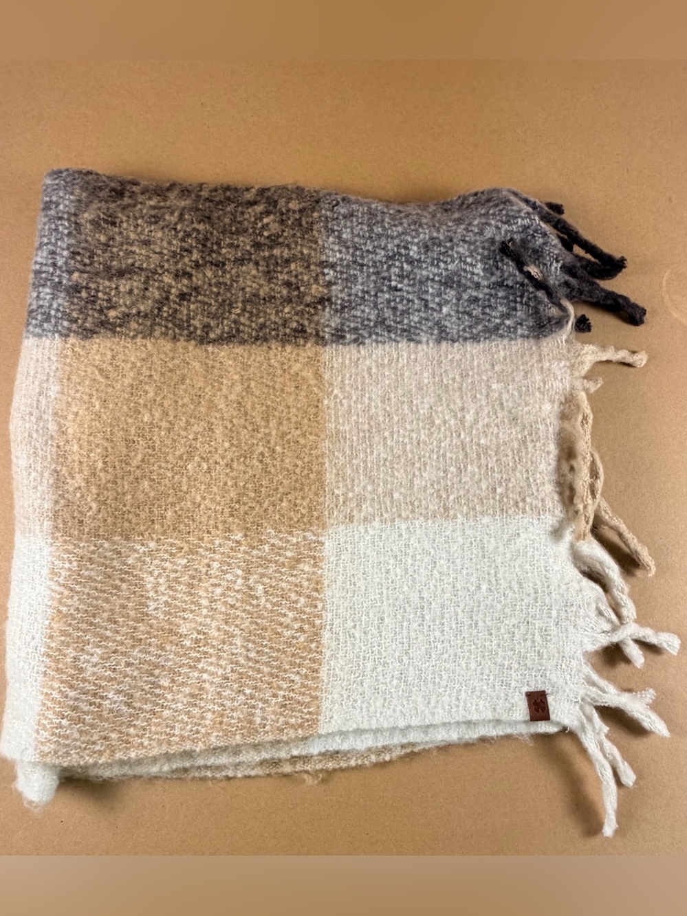 Lucky Brand Scarf Shawl Wrap Beige Brown Gray Plaid Tassels Soft Fuzzy